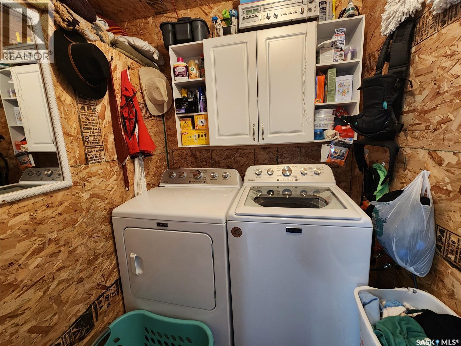 10 Danton Street, Tribune, SK - Indoor Photo Showing Laundry Room
