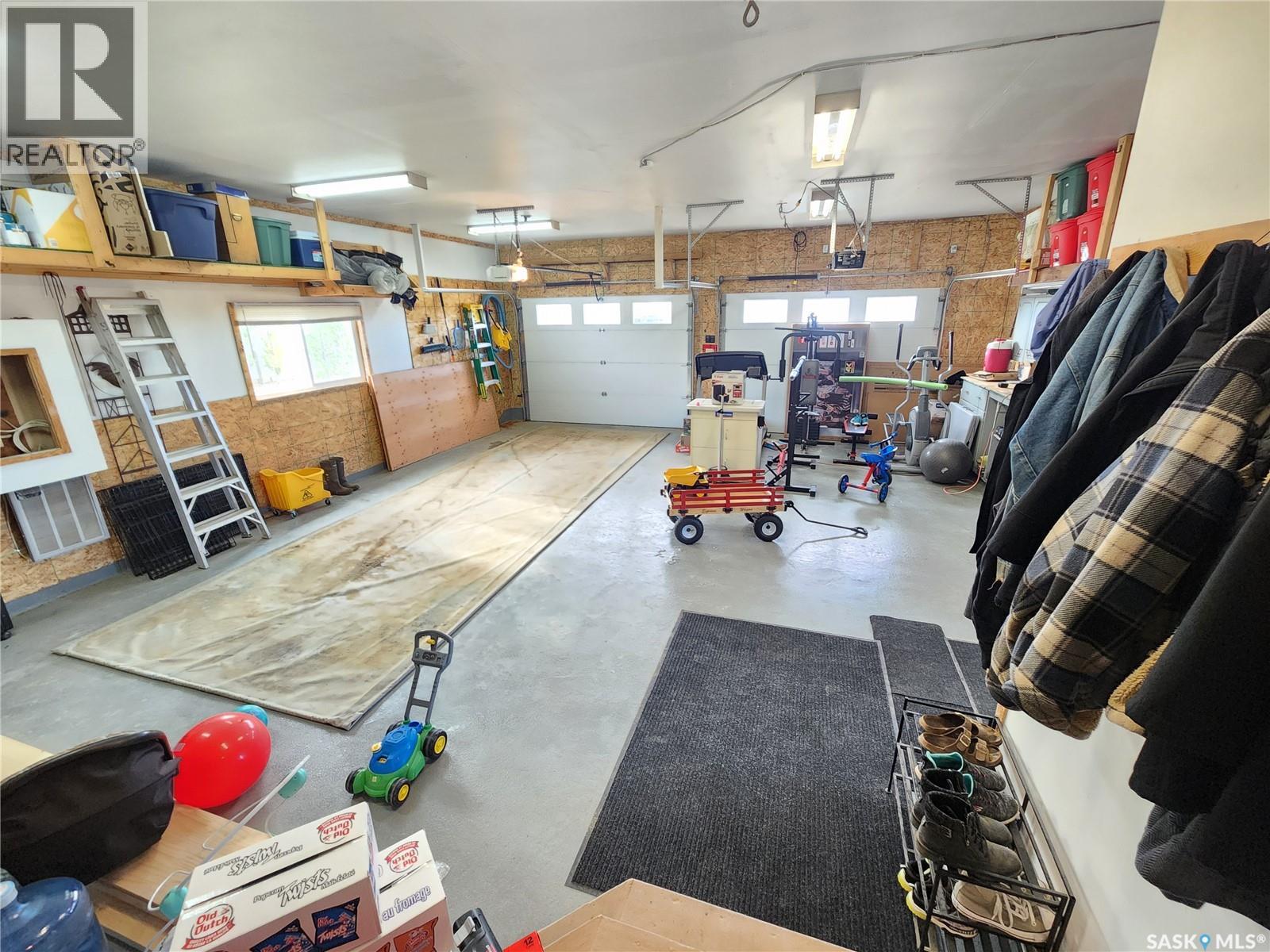 10 Danton Street, Tribune, SK - Indoor Photo Showing Garage