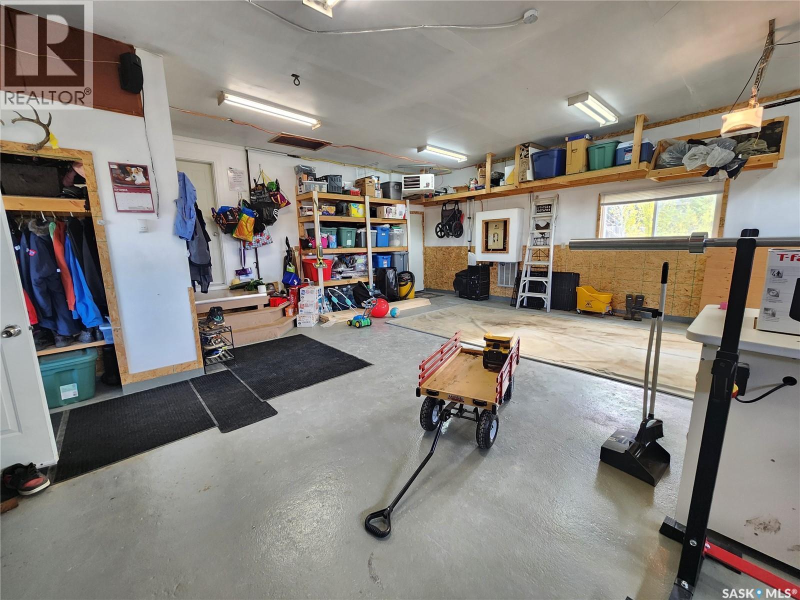10 Danton Street, Tribune, SK - Indoor Photo Showing Garage