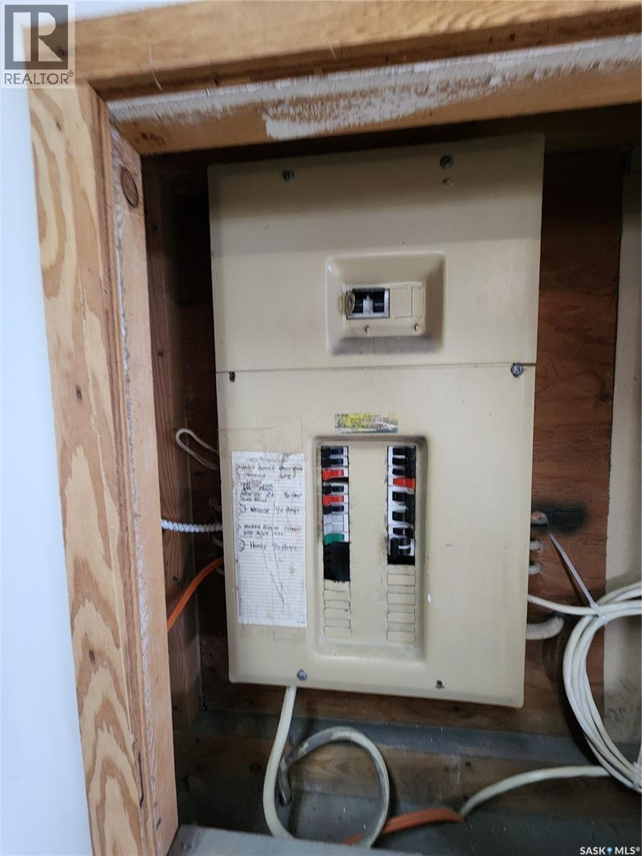 10 Danton Street, Tribune, SK - Indoor