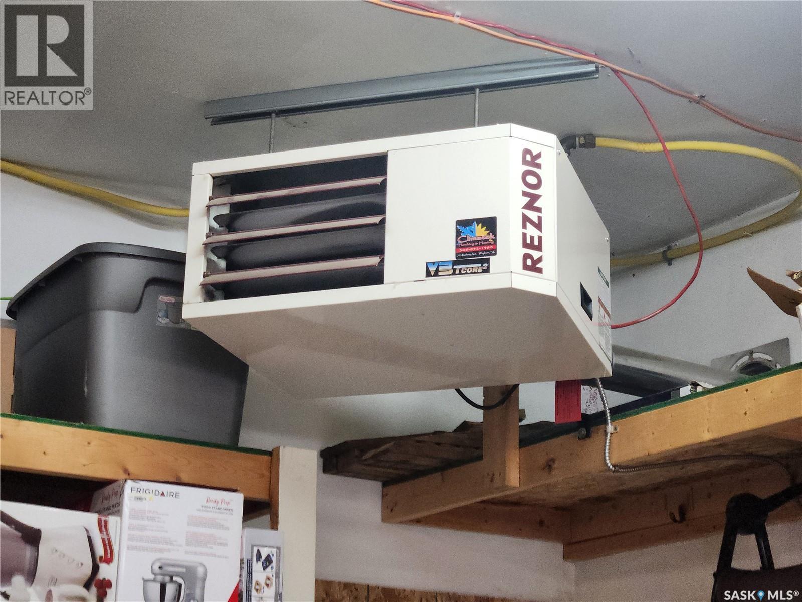 10 Danton Street, Tribune, SK - Indoor