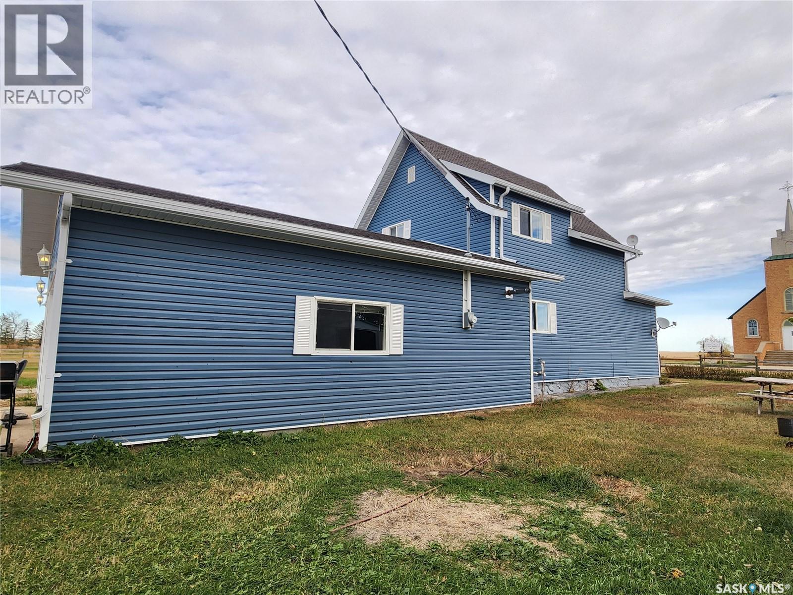 10 Danton Street, Tribune, SK - Outdoor