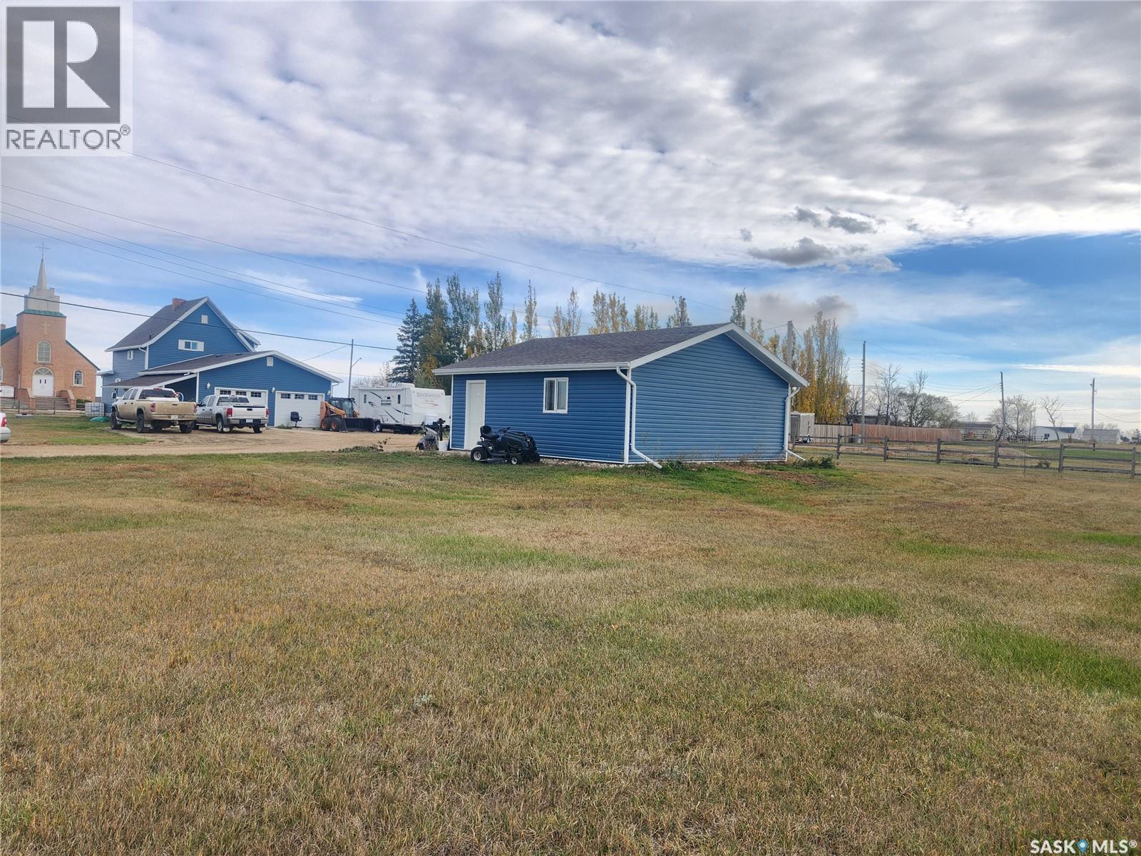 10 Danton Street, Tribune, SK - Outdoor