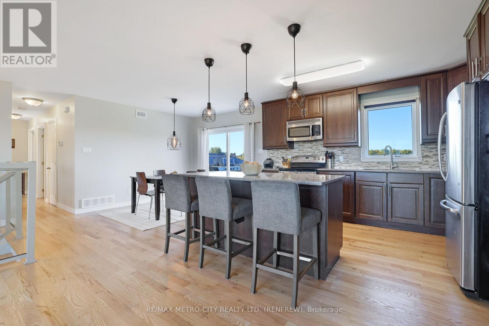 2431 Eady Road, Horton, ON - Indoor Photo Showing Kitchen With Upgraded Kitchen