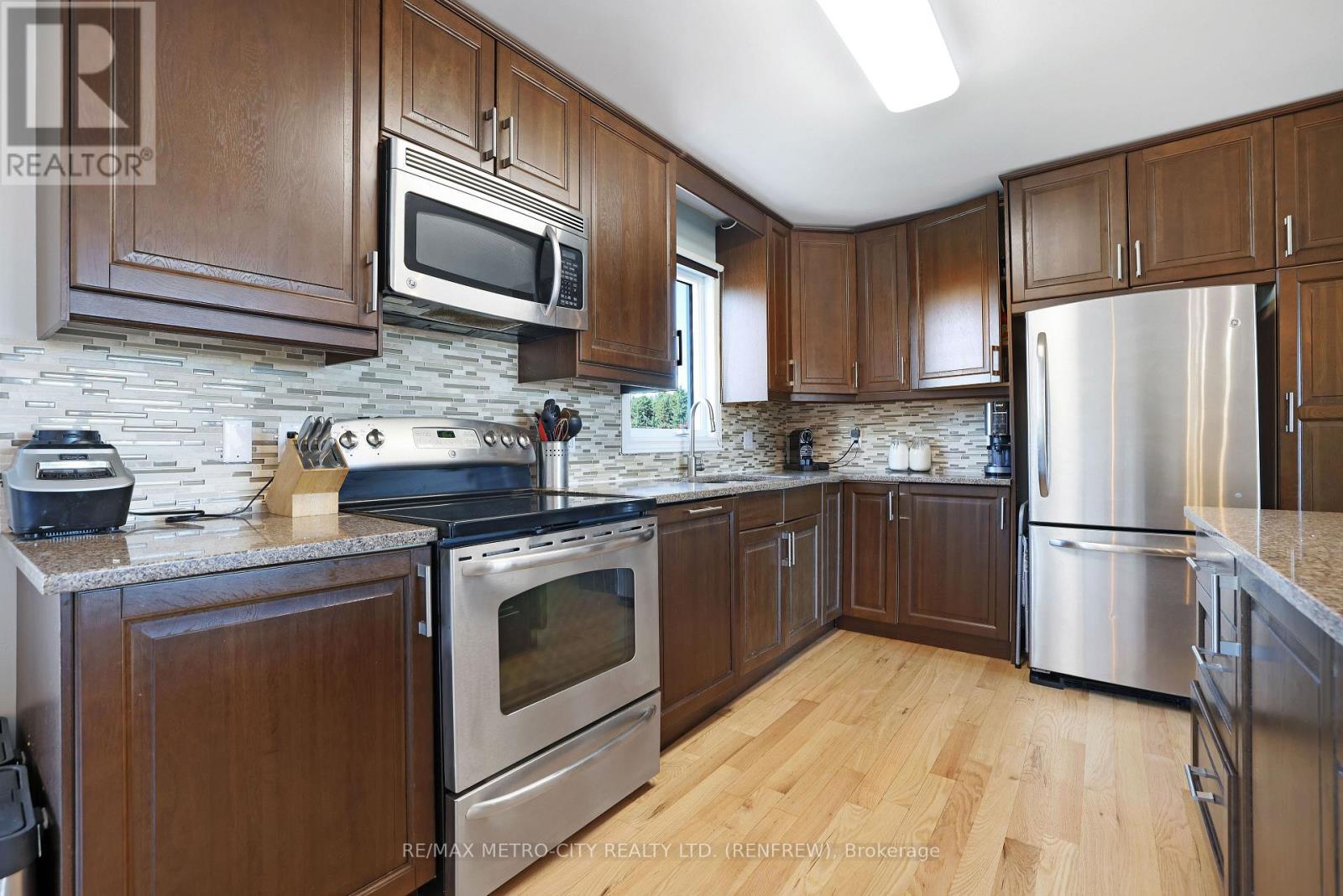 2431 Eady Road, Horton, ON - Indoor Photo Showing Kitchen