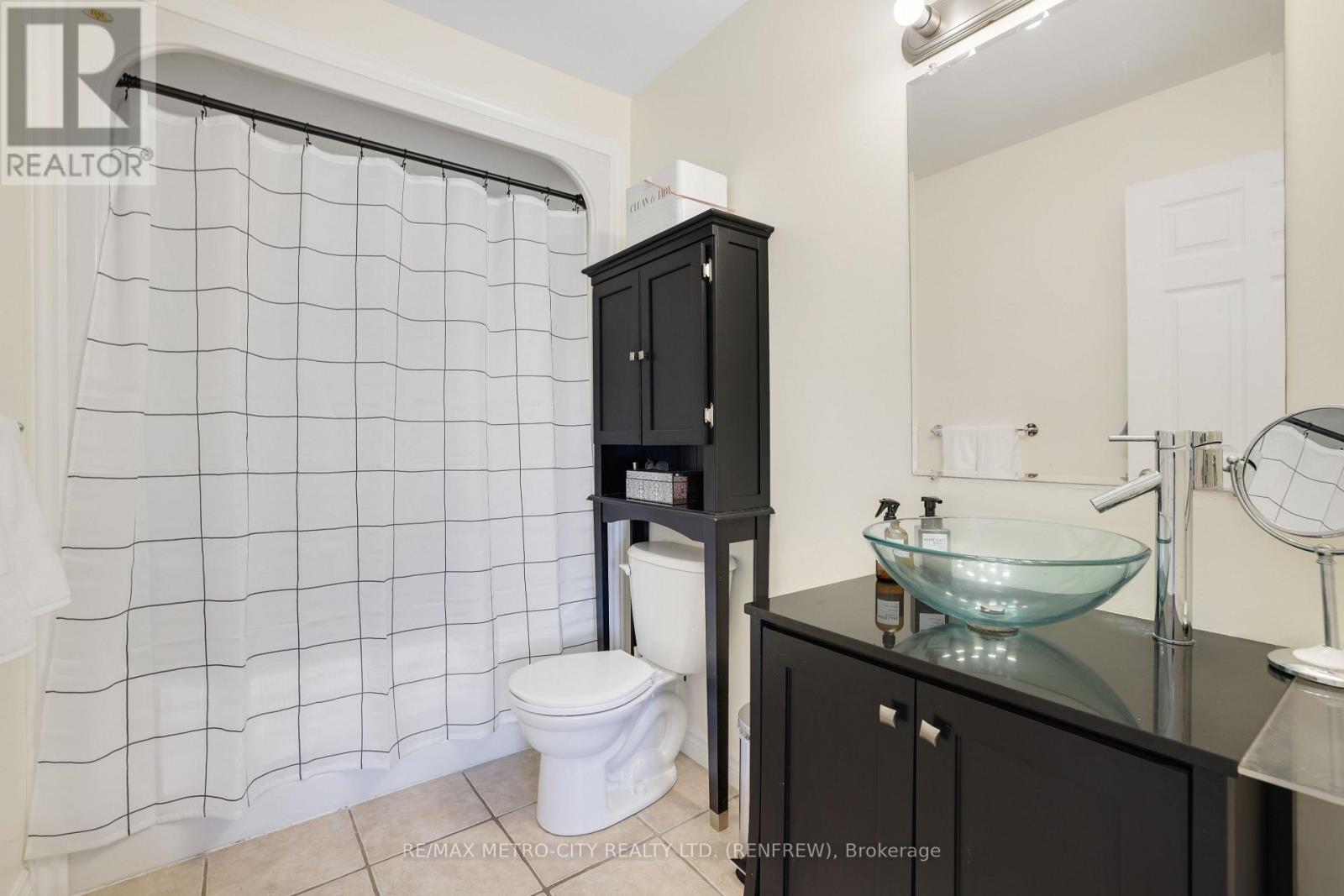 2431 Eady Road, Horton, ON - Indoor Photo Showing Bathroom