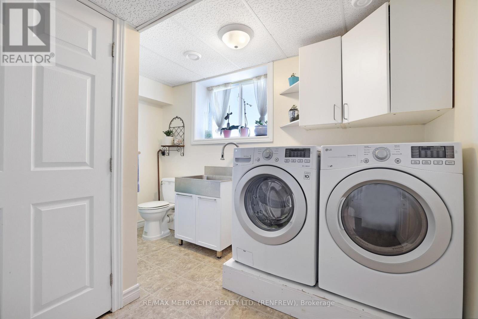 2431 Eady Road, Horton, ON - Indoor Photo Showing Laundry Room