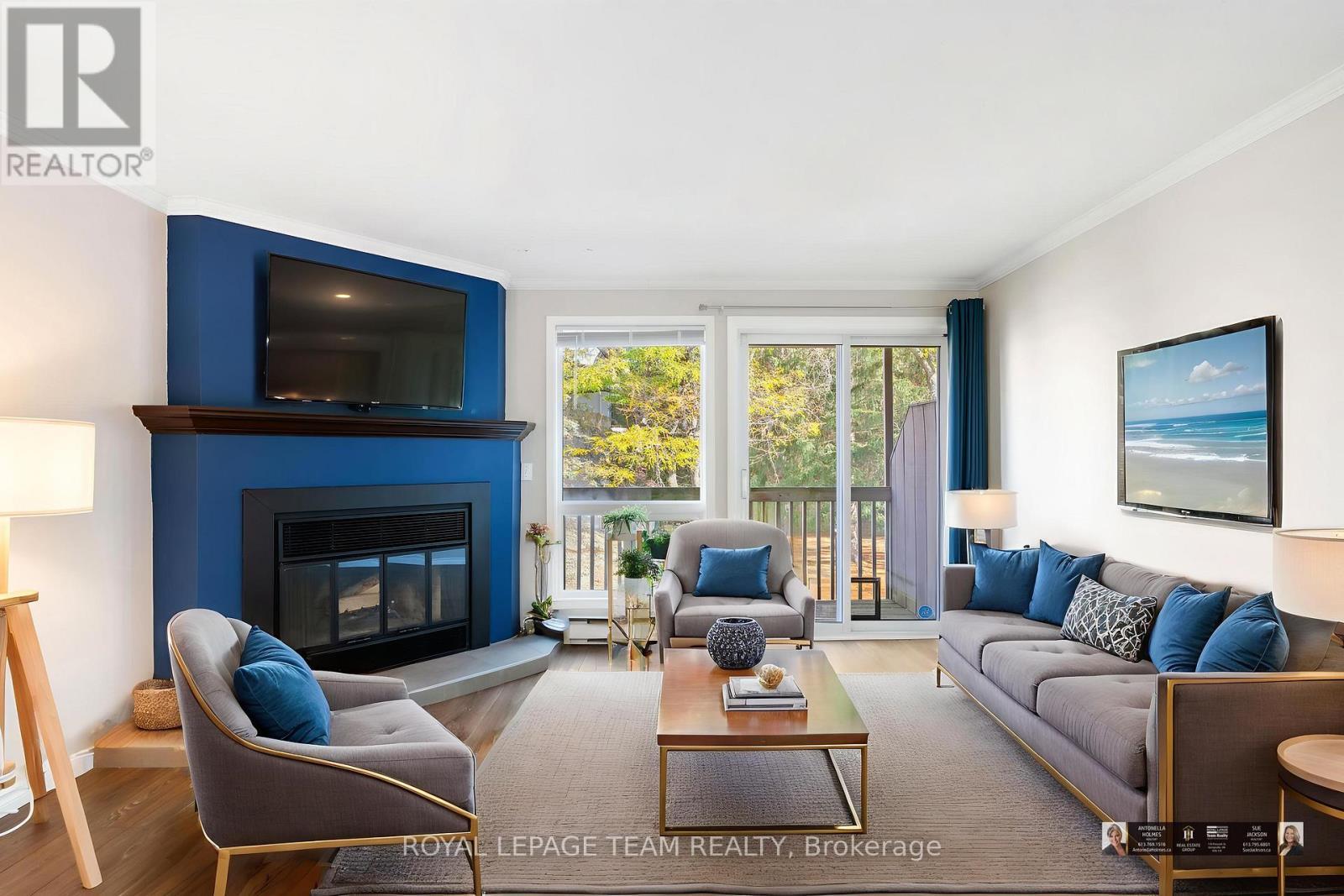 B - 6754 Jeanne D'Arc Boulevard N, Ottawa, ON - Indoor Photo Showing Living Room With Fireplace