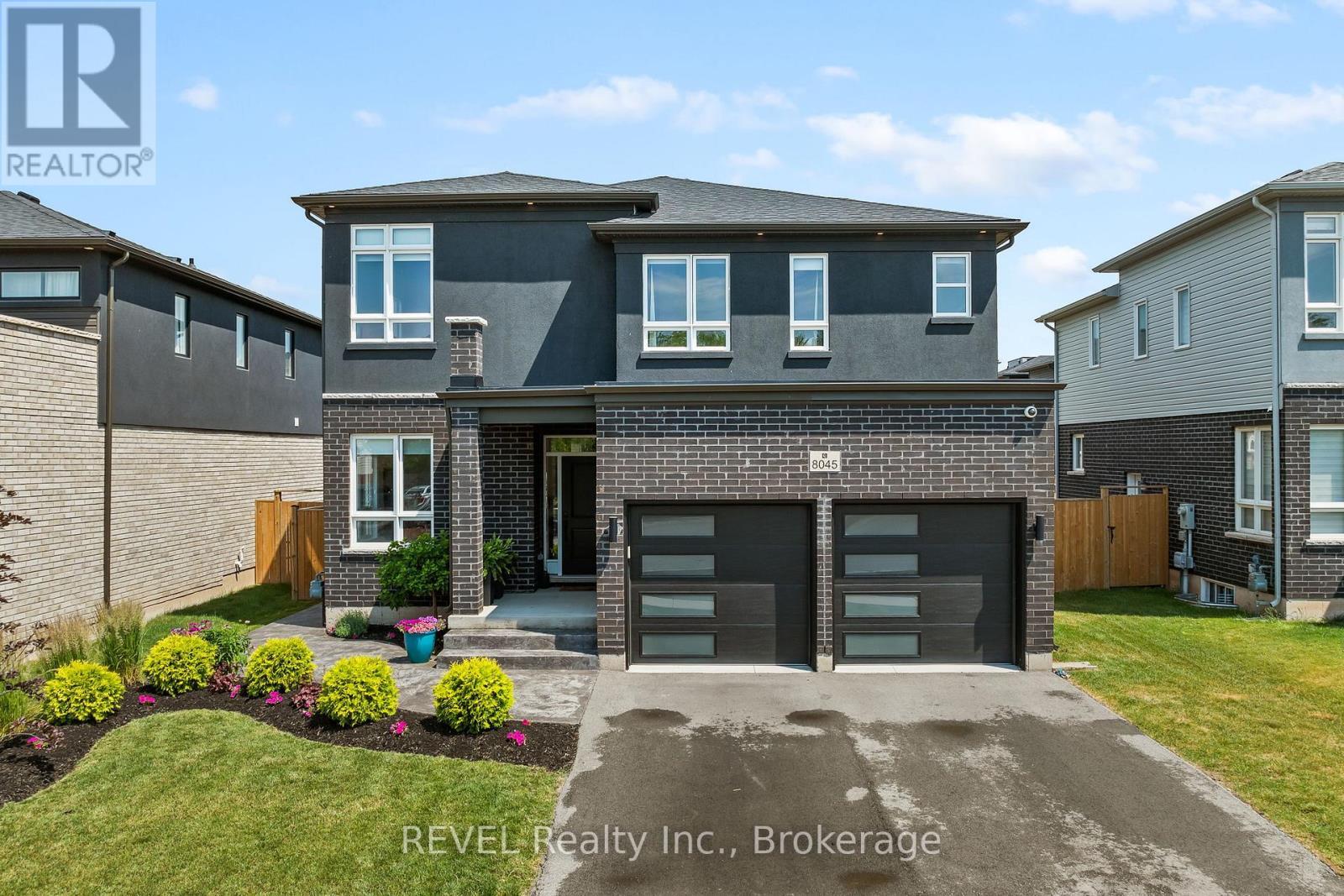 8045 Brookside Drive, Niagara Falls (Ascot), ON - Outdoor With Facade