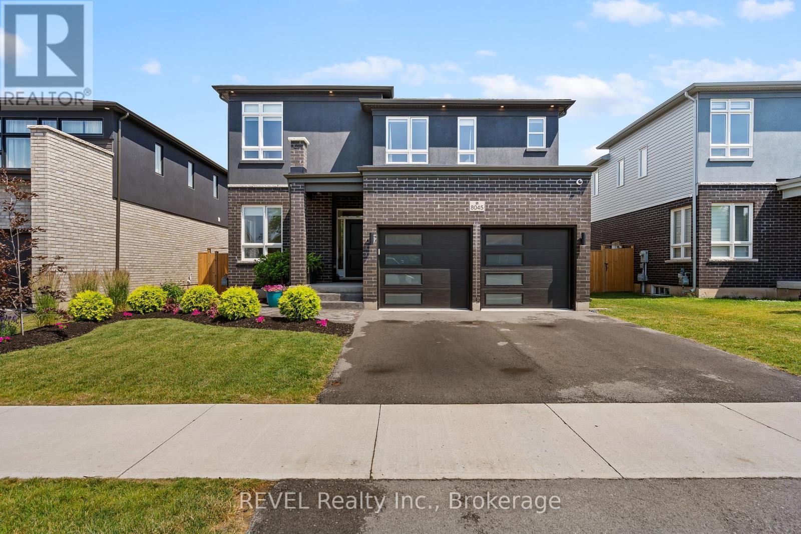 8045 Brookside Drive, Niagara Falls (Ascot), ON - Outdoor With Facade