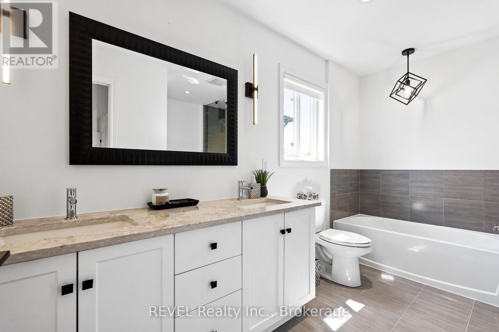 8045 Brookside Drive, Niagara Falls (Ascot), ON - Indoor Photo Showing Bathroom