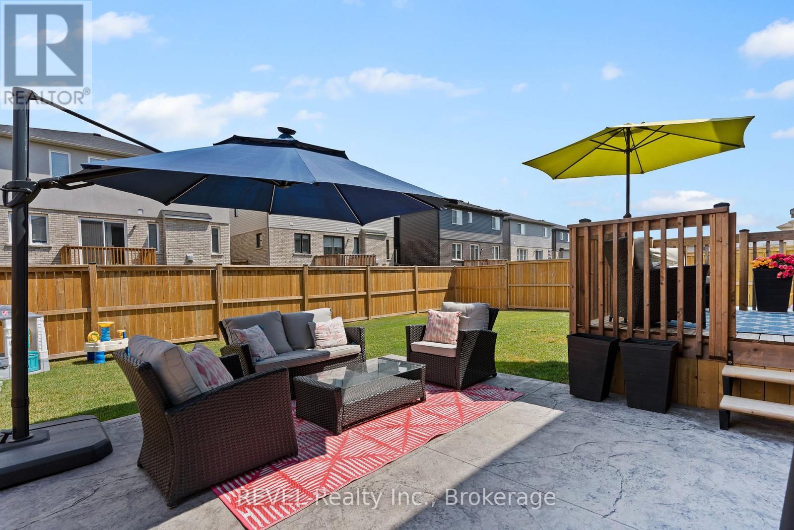 8045 Brookside Drive, Niagara Falls (Ascot), ON - Outdoor With Deck Patio Veranda