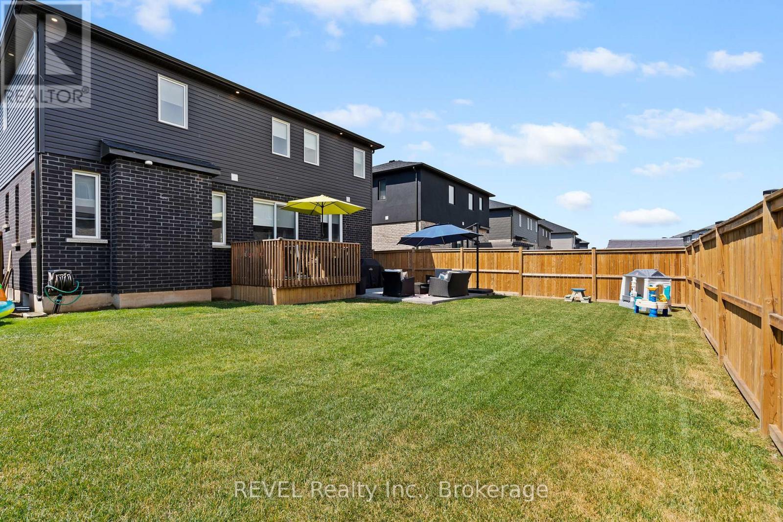 8045 Brookside Drive, Niagara Falls (Ascot), ON - Outdoor With Deck Patio Veranda With Exterior