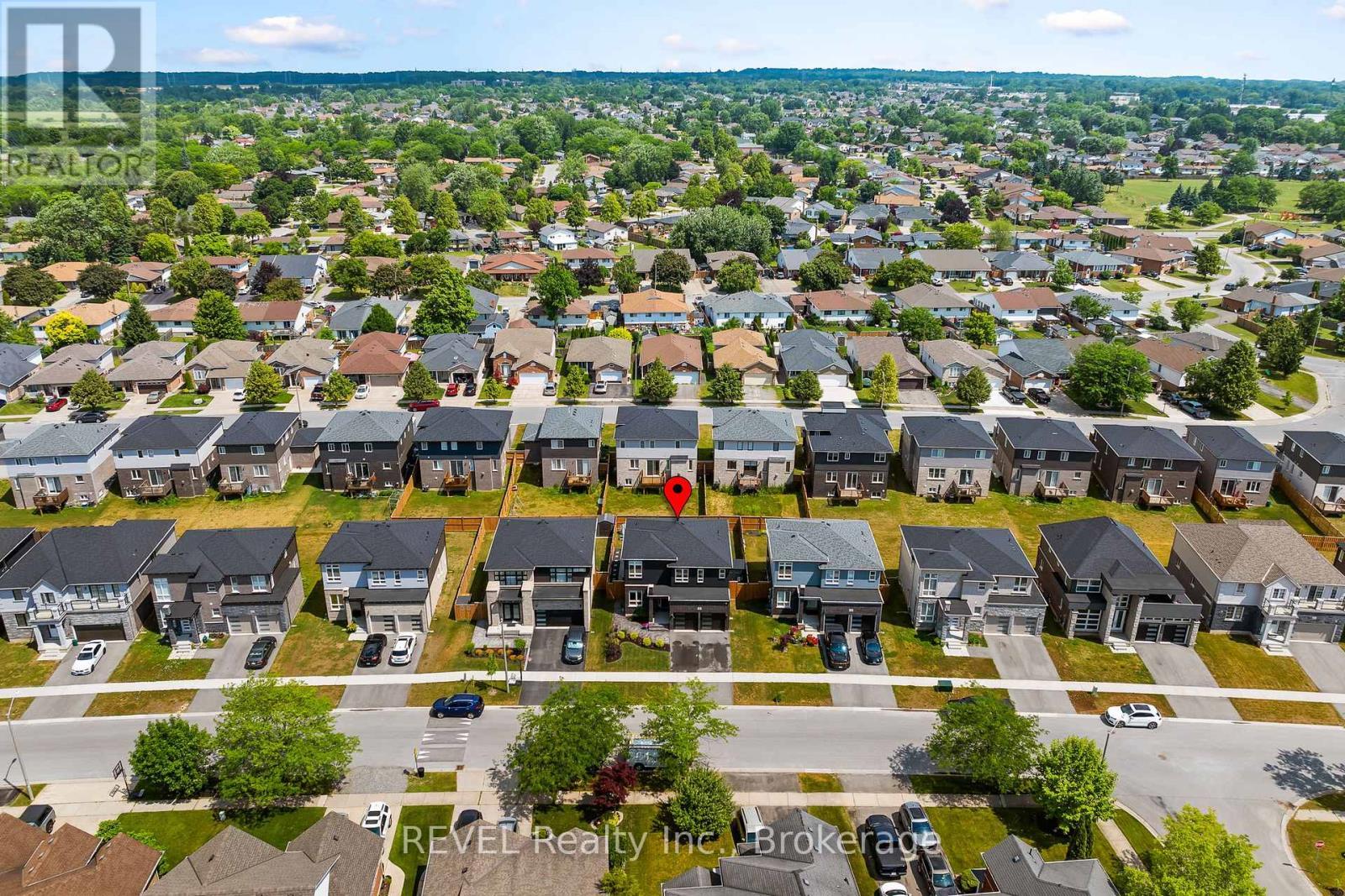 8045 Brookside Drive, Niagara Falls (Ascot), ON - Outdoor With View