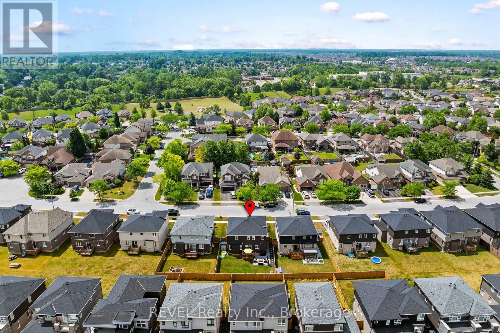 8045 Brookside Drive, Niagara Falls (Ascot), ON - Outdoor With View