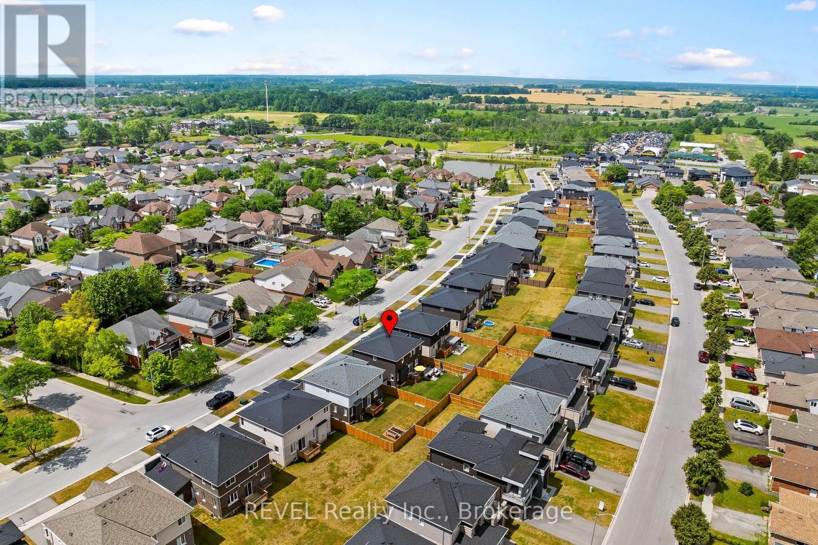 8045 Brookside Drive, Niagara Falls (Ascot), ON - Outdoor With View