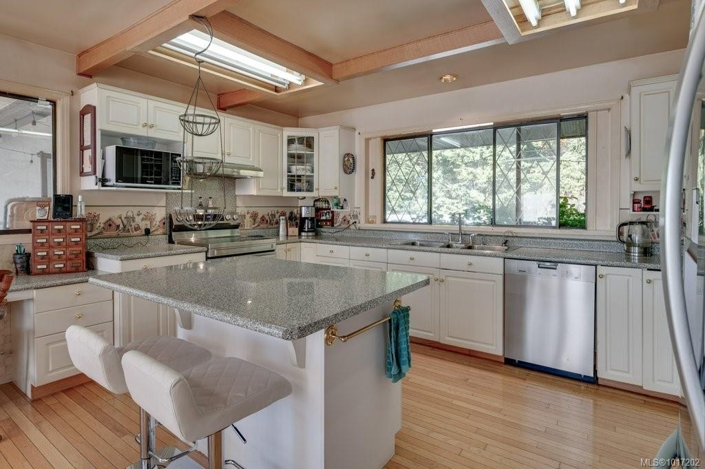 2983 Northwest Bay Rd, Nanoose Bay, BC