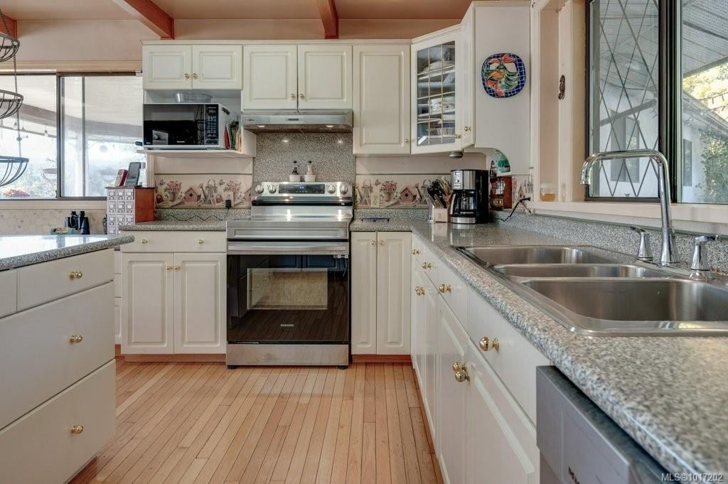 2983 Northwest Bay Rd, Nanoose Bay, BC