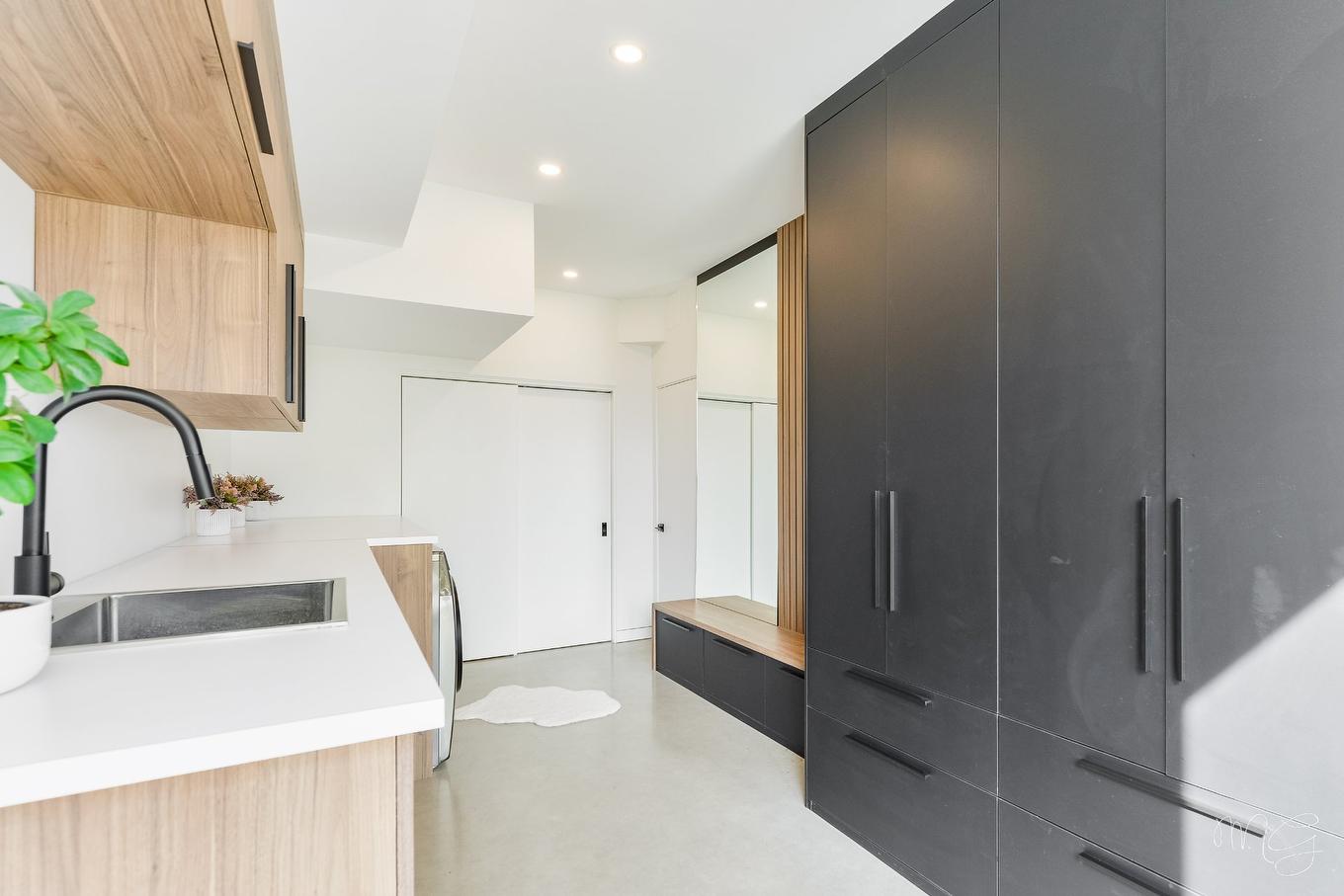 Hall d'entrée/Vestibule - 11351 Ch. De La Rivière-Du-Nord, Mirabel, QC - Indoor Photo Showing Kitchen