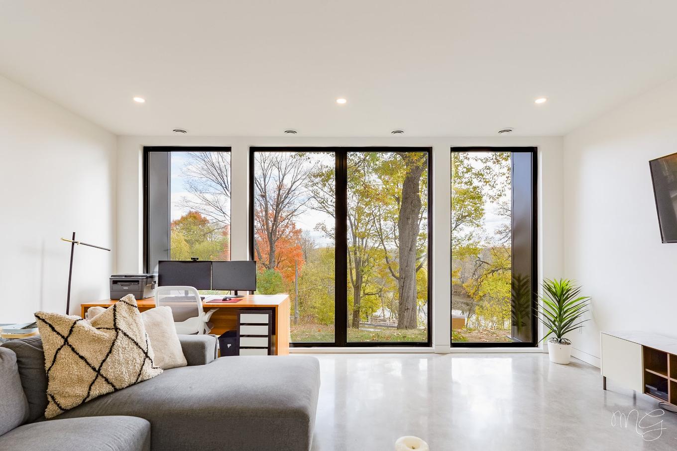 Salle familiale - 11351 Ch. De La Rivière-Du-Nord, Mirabel, QC - Indoor Photo Showing Living Room
