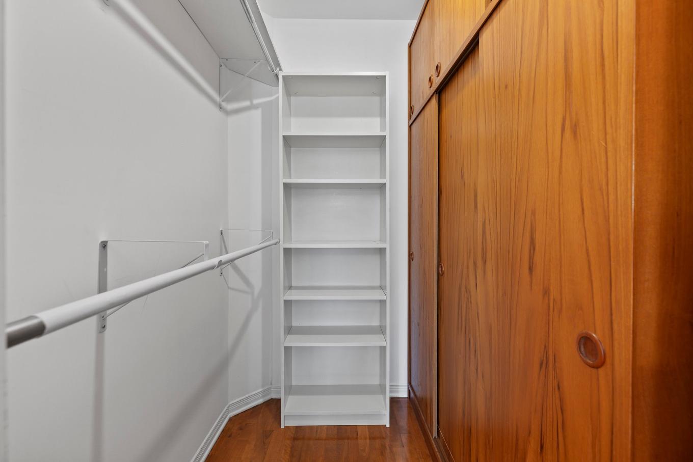 Penderie (Walk-in) - 301-5850 Av. De Monkland, Montréal (Côte-Des-Neiges/Notre-Dame-De-Grâce), QC - Indoor With Storage