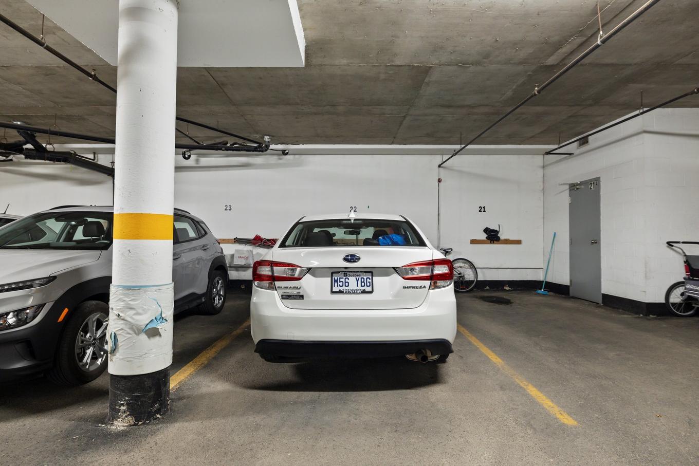 Garage - 301-5850 Av. De Monkland, Montréal (Côte-Des-Neiges/Notre-Dame-De-Grâce), QC - Indoor Photo Showing Garage