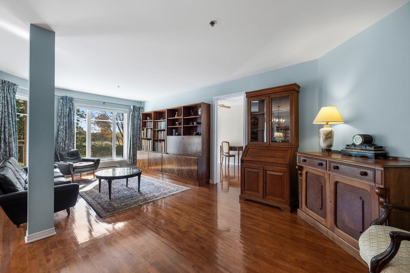 Salon - 301-5850 Av. De Monkland, Montréal (Côte-Des-Neiges/Notre-Dame-De-Grâce), QC - Indoor