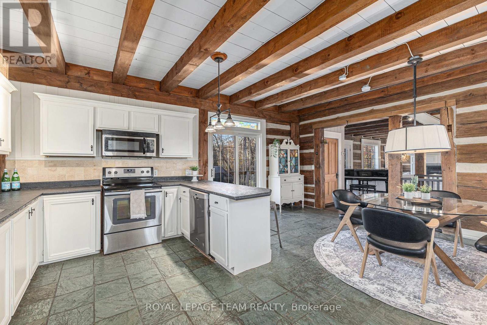 140 Creek Drive, Ottawa, ON - Indoor Photo Showing Kitchen