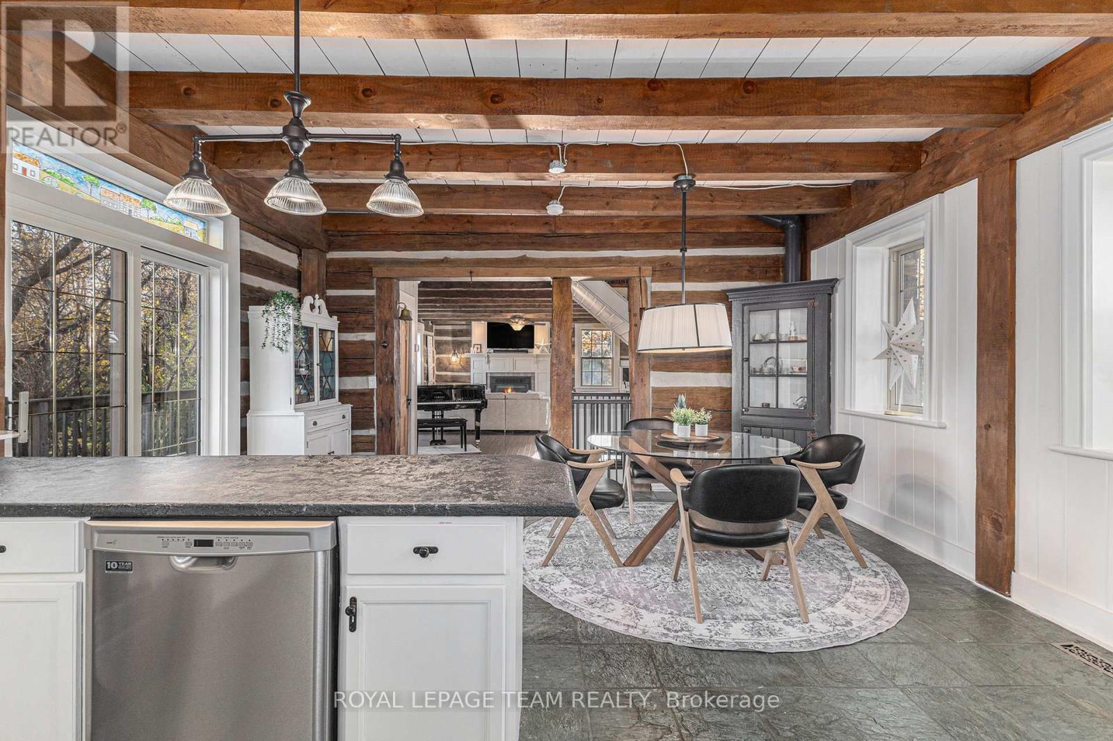 140 Creek Drive, Ottawa, ON - Indoor Photo Showing Kitchen