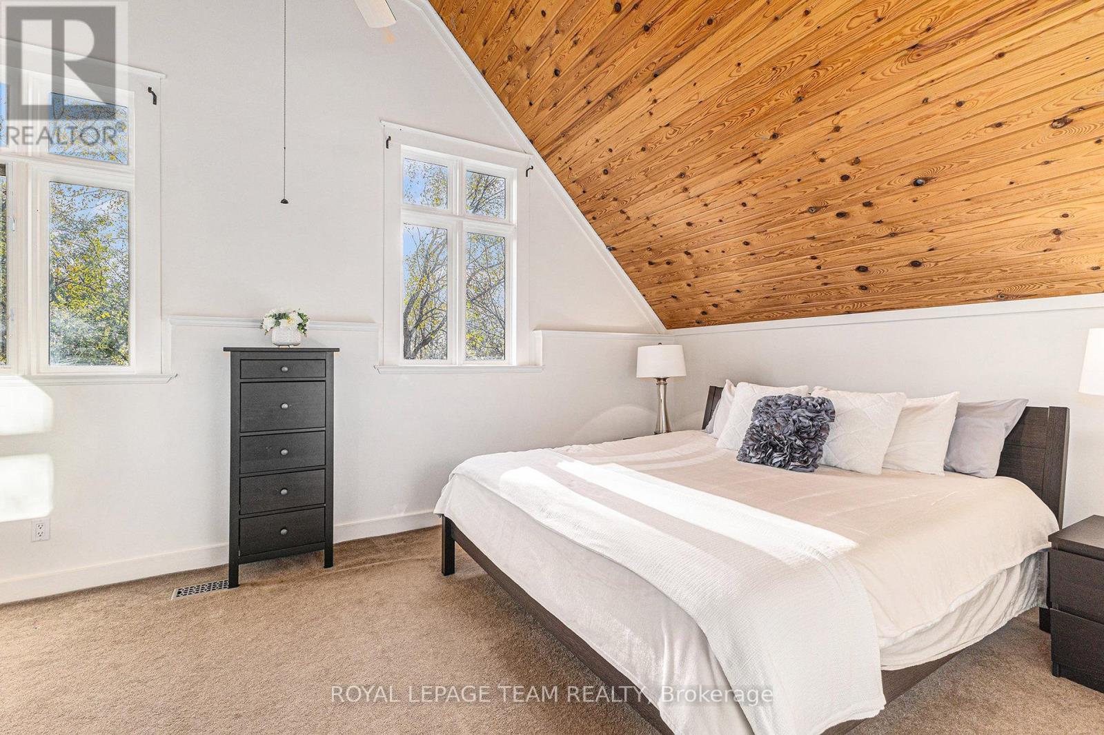 140 Creek Drive, Ottawa, ON - Indoor Photo Showing Bedroom