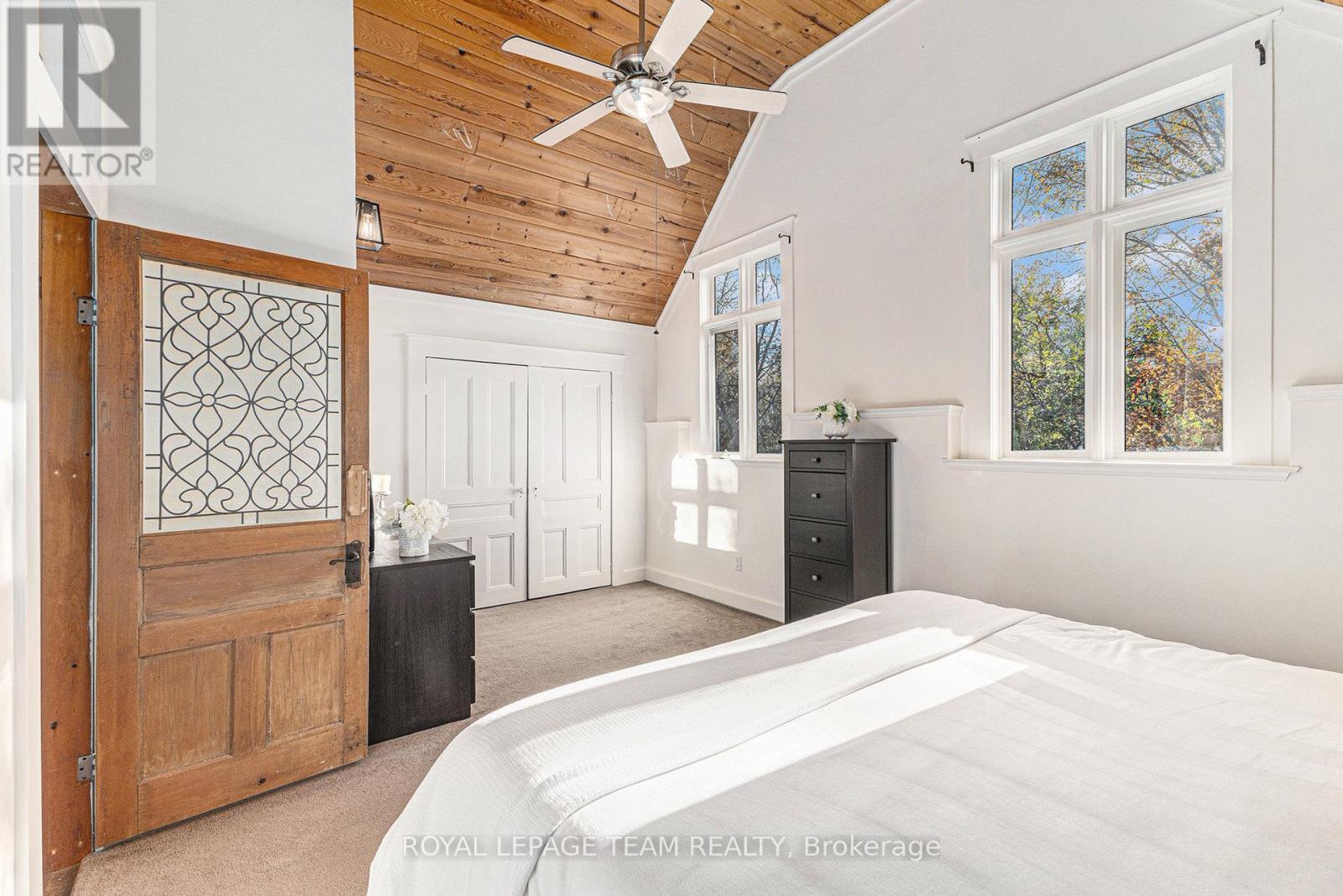 140 Creek Drive, Ottawa, ON - Indoor Photo Showing Bedroom