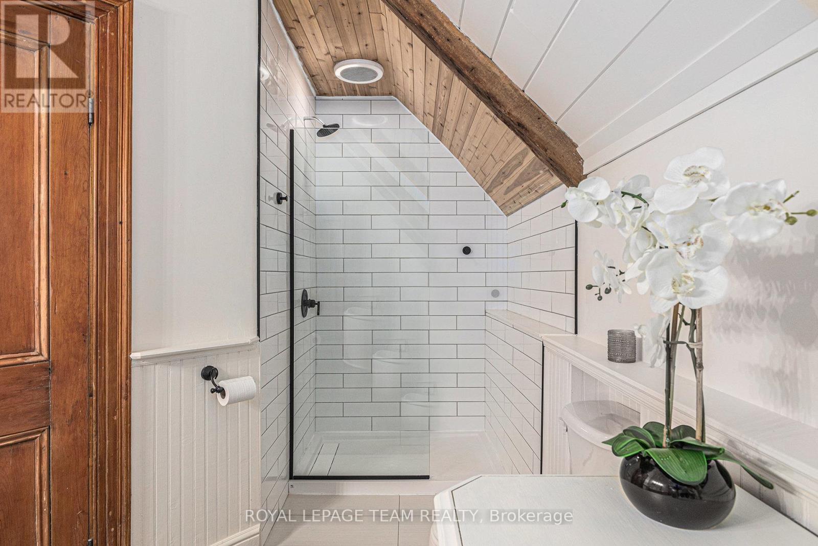 140 Creek Drive, Ottawa, ON - Photo Showing Bathroom