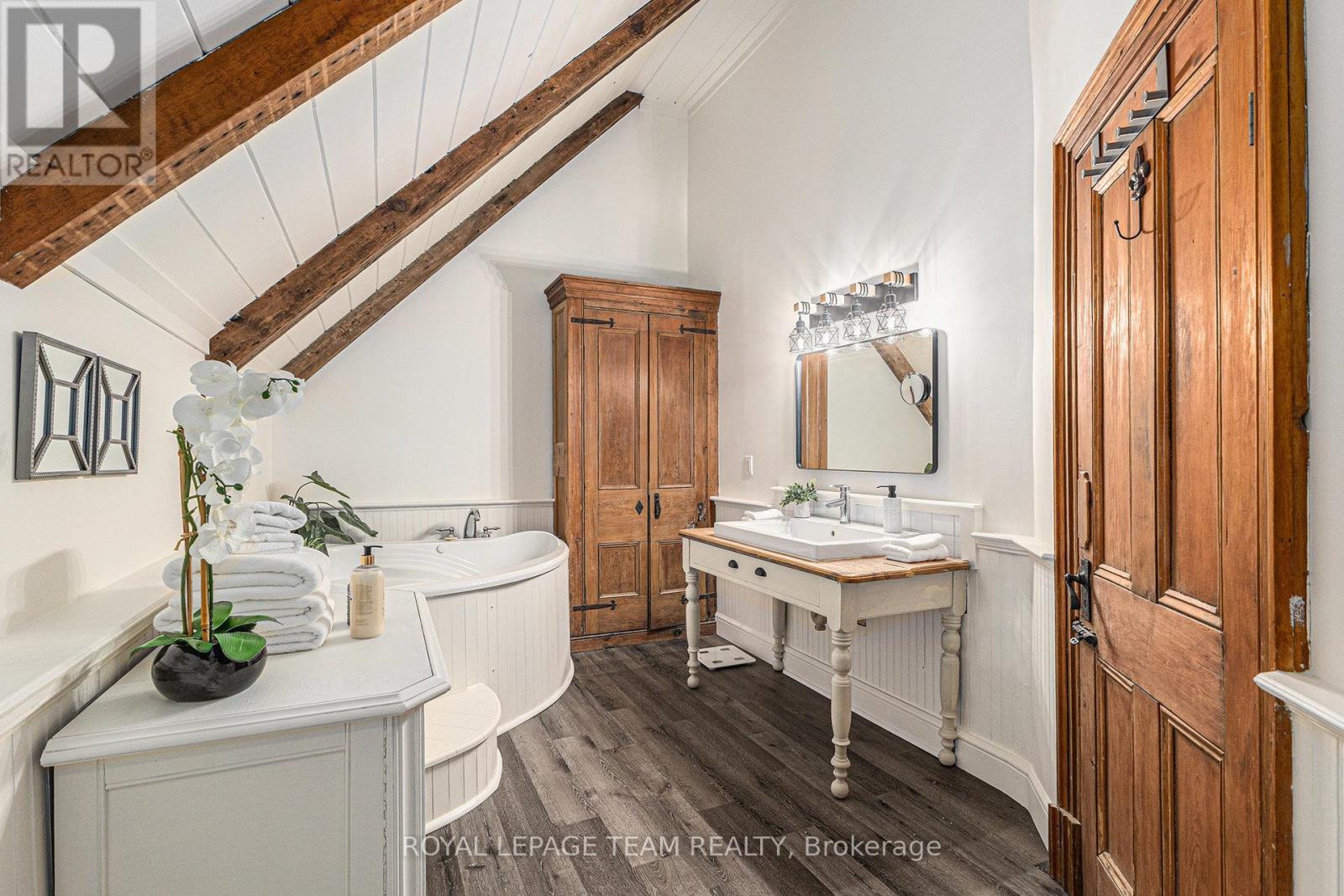140 Creek Drive, Ottawa, ON - Indoor Photo Showing Bathroom