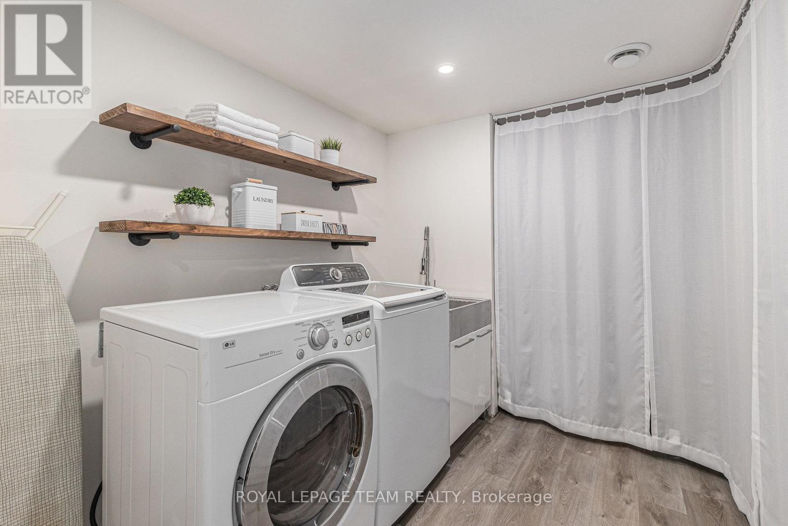 Laundry - 140 Creek Drive, Ottawa, ON - Indoor Photo Showing Laundry Room