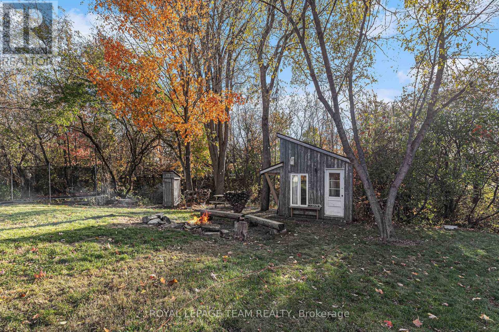 Bunkie - 140 Creek Drive, Ottawa, ON - Outdoor