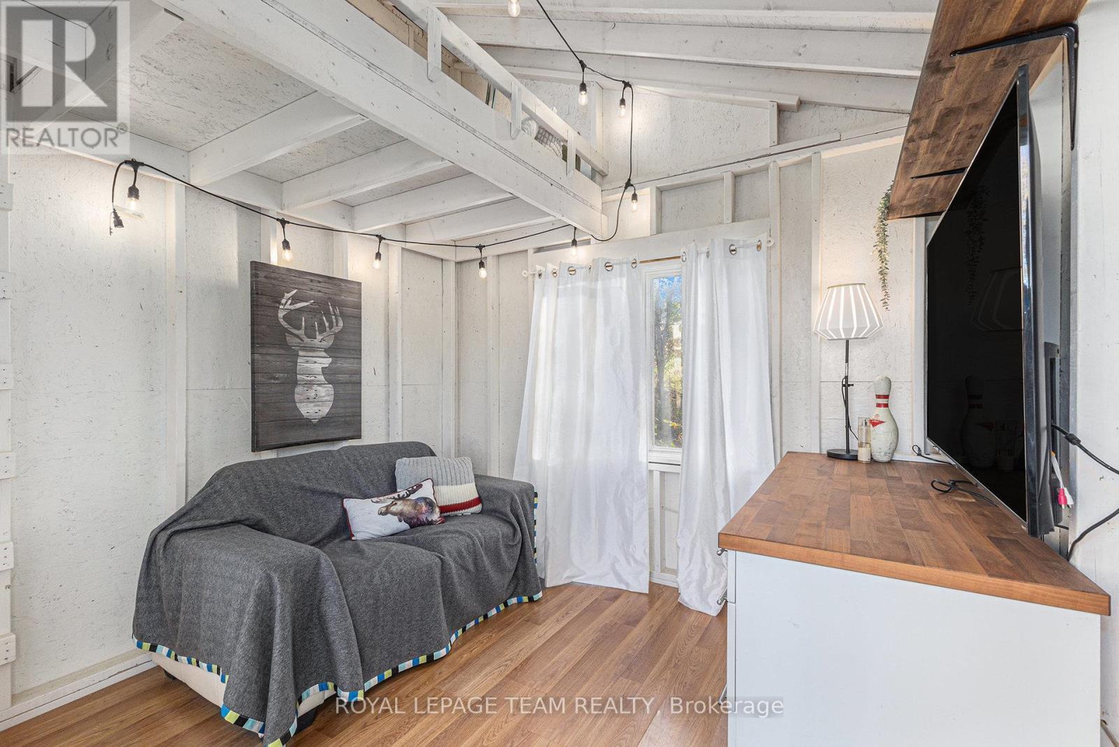 Bunkie with loft/ bed area - 140 Creek Drive, Ottawa, ON - Indoor Photo Showing Other Room