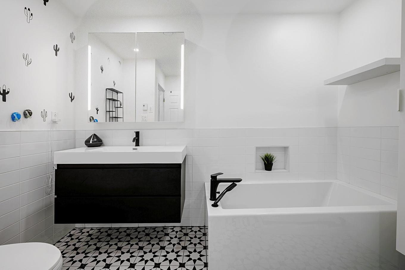 Bathroom - 8-8645 Place Du Charpentier, Mirabel, QC - Indoor Photo Showing Bathroom