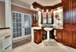 Ensuite bathroom -