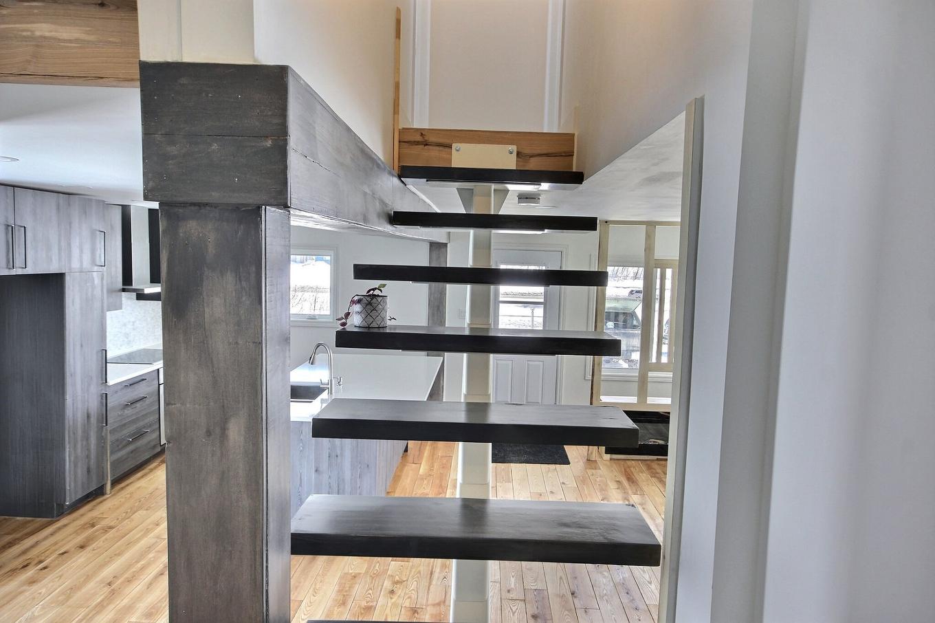 Staircase - 45 Rue D'Arntfield, Rouyn-Noranda, QC - Indoor Photo Showing Other Room