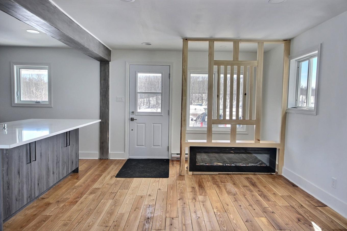 Hall - 45 Rue D'Arntfield, Rouyn-Noranda, QC - Indoor Photo Showing Other Room With Fireplace