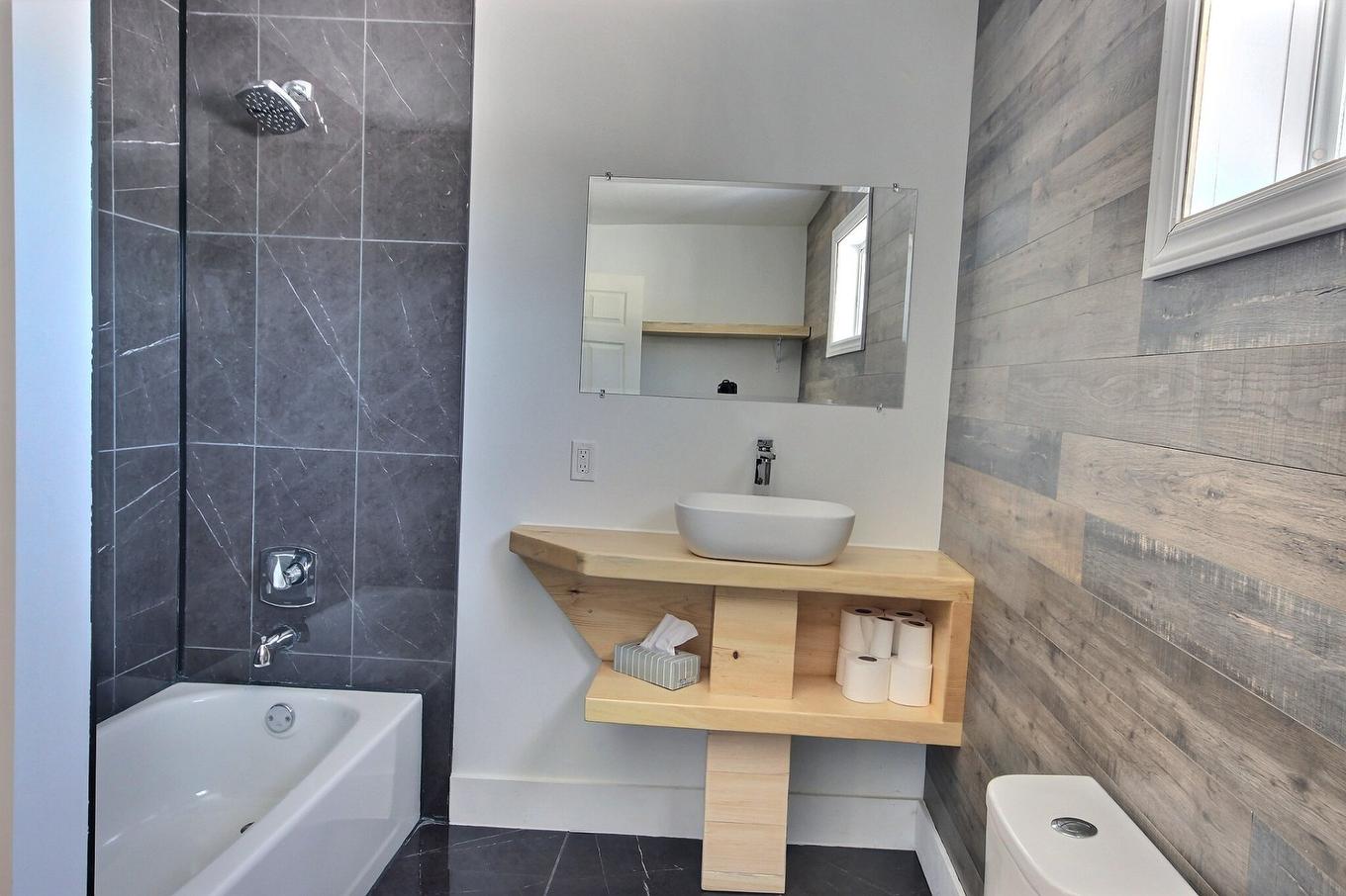 Bathroom - 45 Rue D'Arntfield, Rouyn-Noranda, QC - Indoor Photo Showing Bathroom