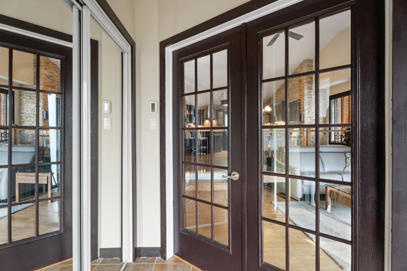 Hall d'entrée/Vestibule - 513 Rue Des Sous-Bois, Sainte-Agathe-Des-Monts, QC - Indoor Photo Showing Other Room