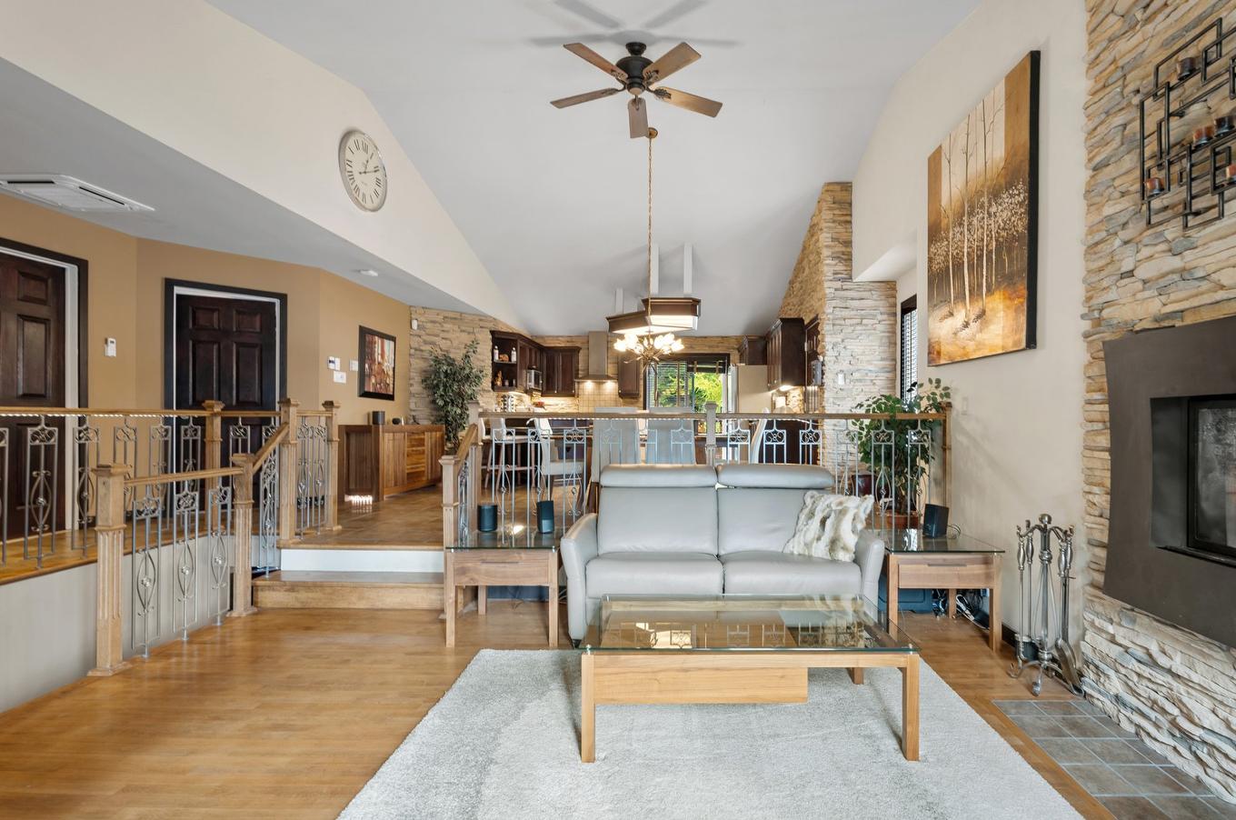 Salon - 513 Rue Des Sous-Bois, Sainte-Agathe-Des-Monts, QC - Indoor Photo Showing Living Room With Fireplace