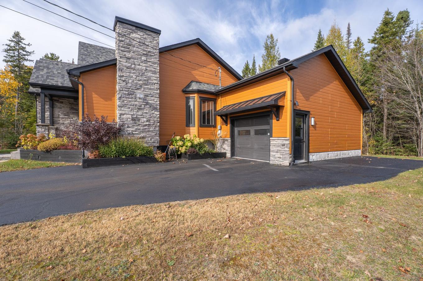 Façade - 513 Rue Des Sous-Bois, Sainte-Agathe-Des-Monts, QC - Outdoor