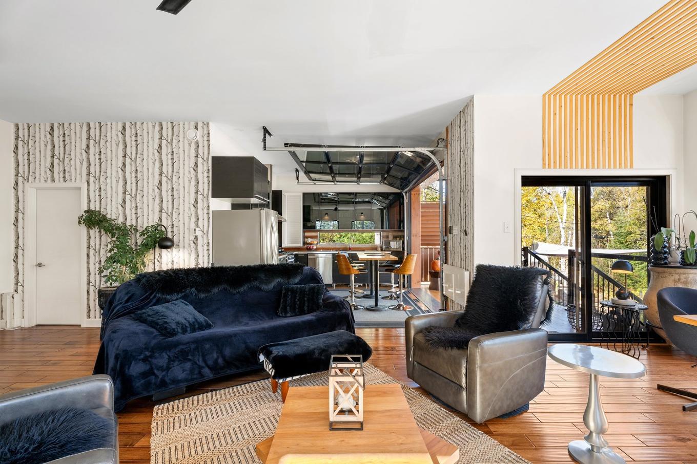 Living room - 1946 Ch. De Deauville, Sainte-Adèle, QC - Indoor Photo Showing Living Room