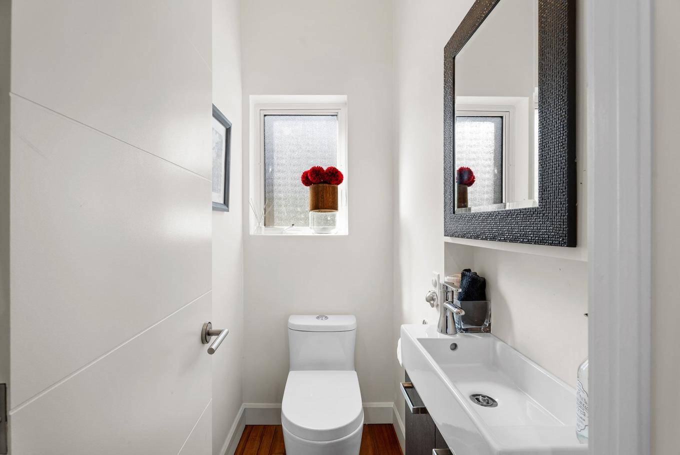 Powder room - 1946 Ch. De Deauville, Sainte-Adèle, QC - Indoor Photo Showing Bathroom