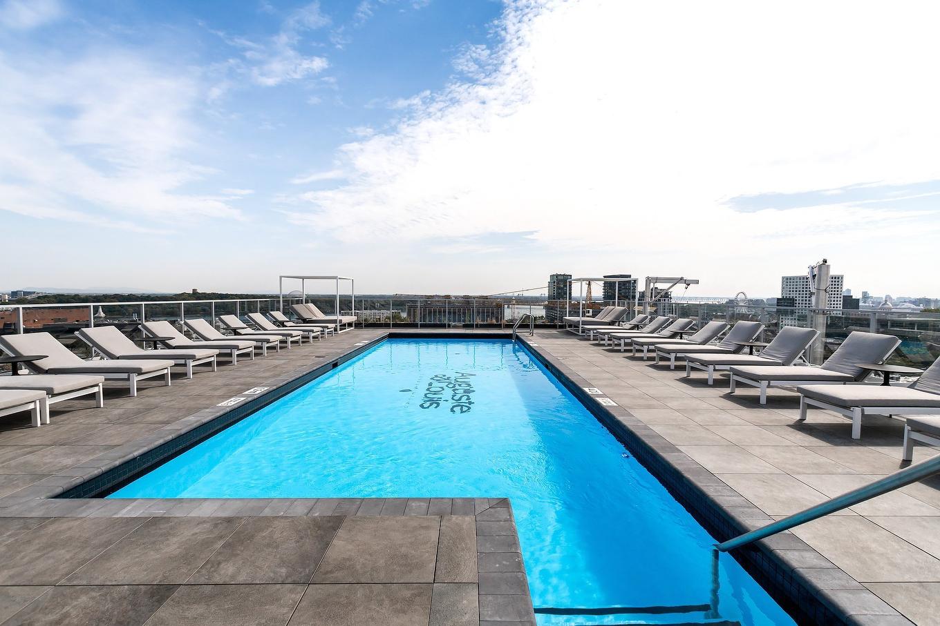 Pool - 1117-1150 Boul. René-Lévesque E., Montréal (Ville-Marie), QC - Outdoor With In Ground Pool With View