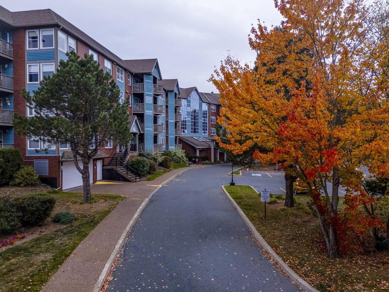 304 2 Lake Drive, Bedford, NS