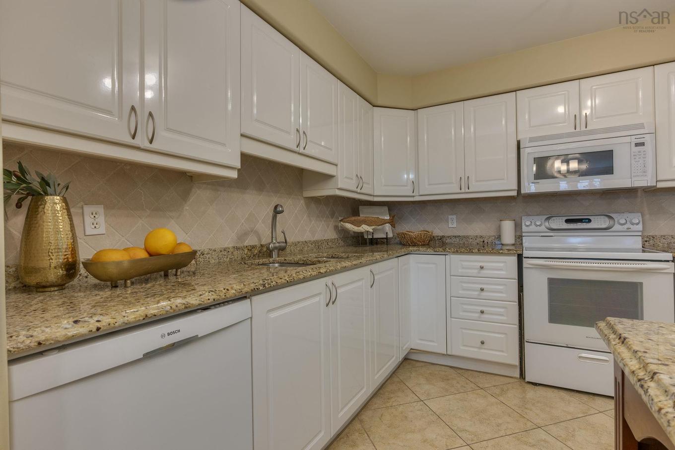 304 2 Lake Drive, Bedford, NS