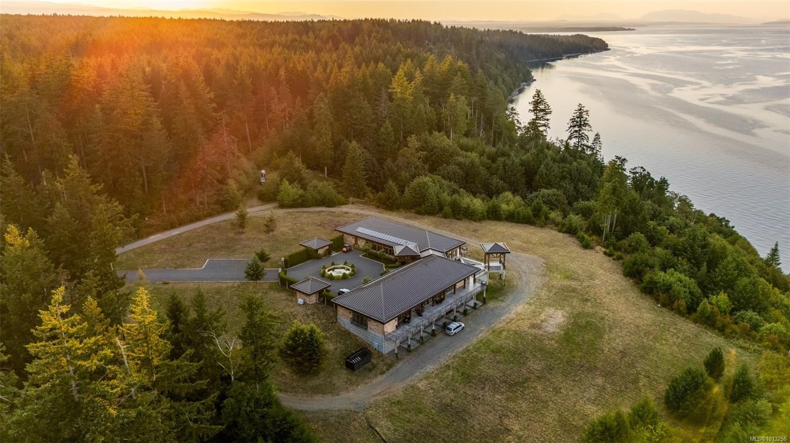 7939 Lenwood Rd, Merville, BC